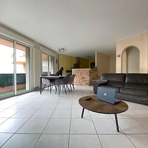 https://apt-decouvrez-le-charme-au-coeur-de.fr-provencehotel.com